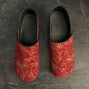 Dansko size 40 (fits size 9.5-10)